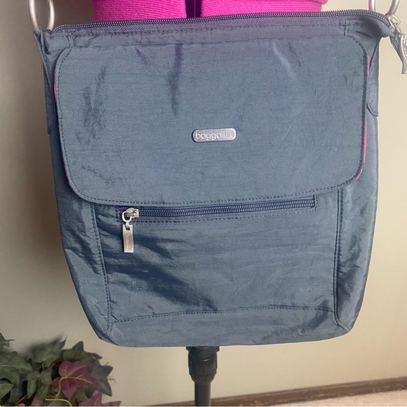 Baggallini Nylon Black Medium Crossbody Bag - Picture 2 of 10